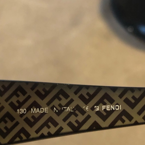 Fendi brown frame sunglasses comes with case